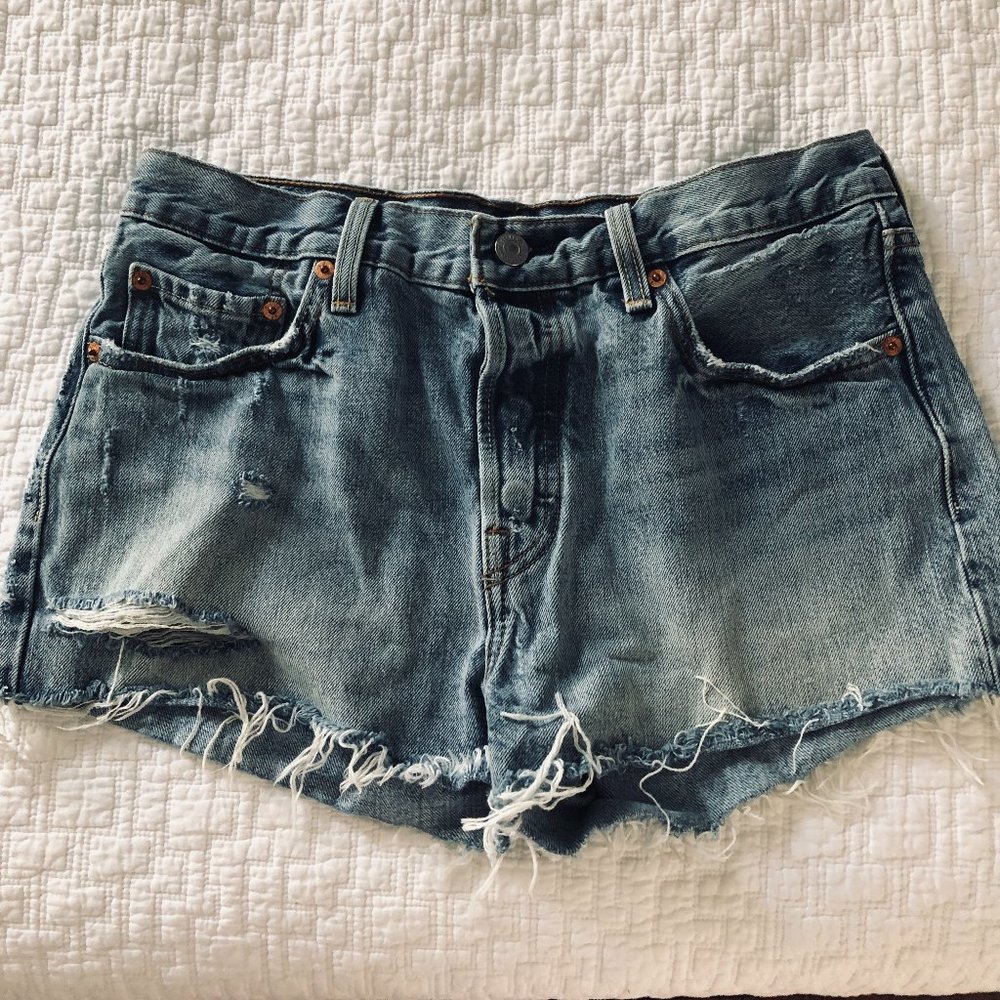 Levi denim shorts - Size W28